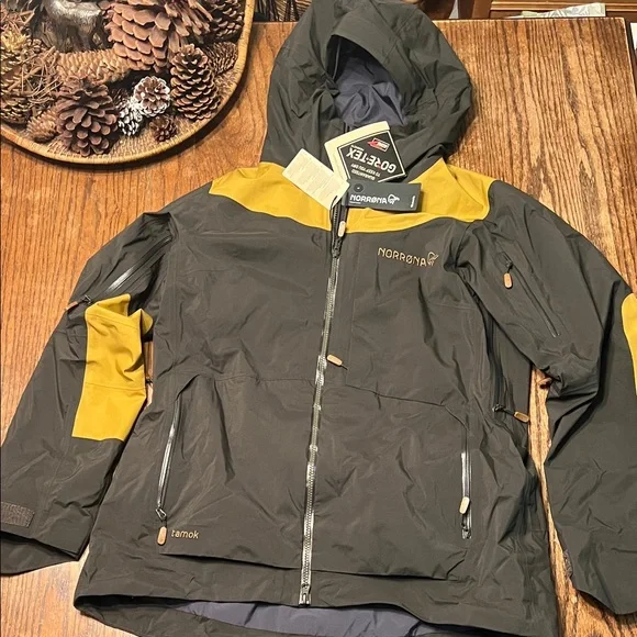 Norrøna Tamok Gore-Tex Women's Snowboard Jacket Rosin - Picture 5 of 16